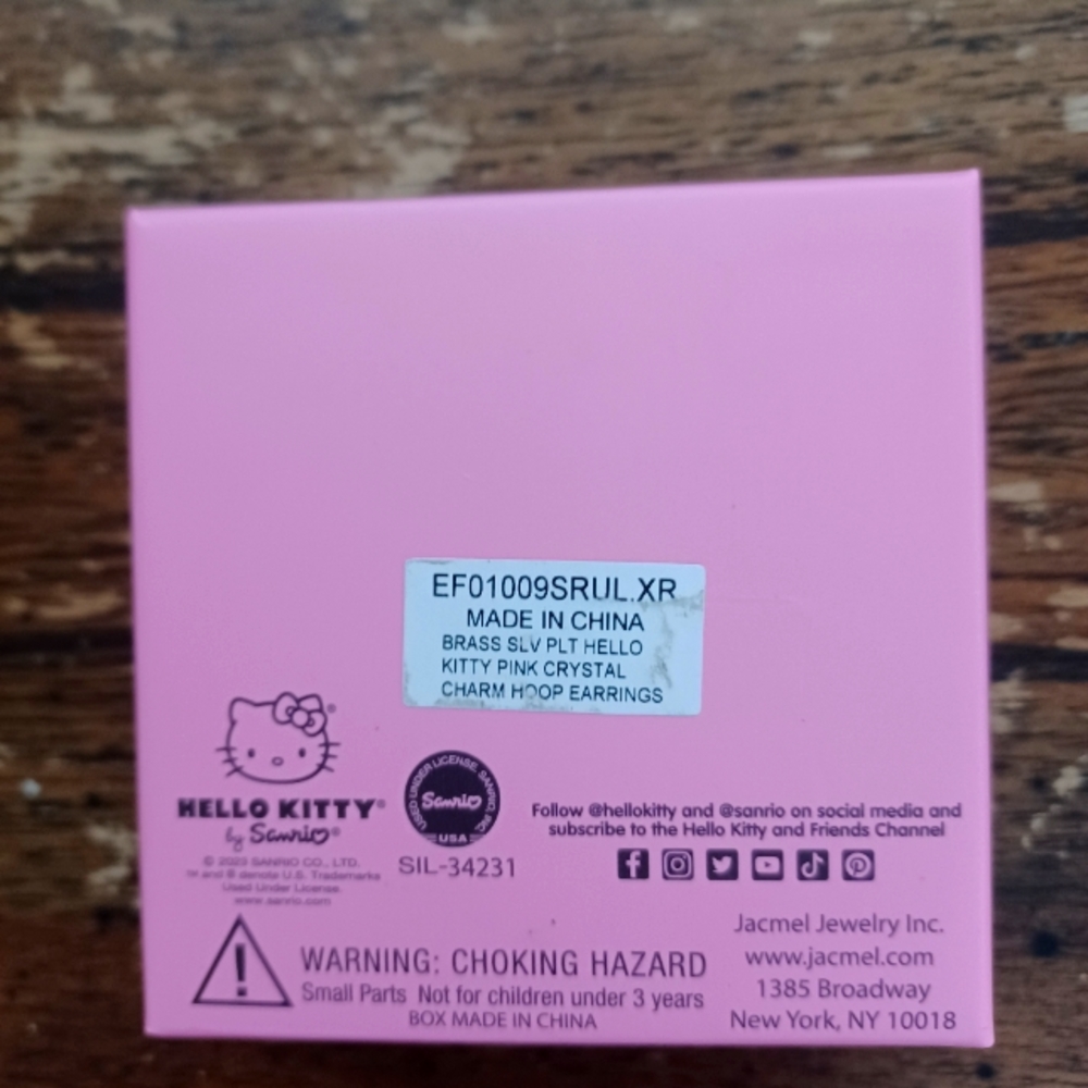 Hello kitty dangle hoops BNIB VHTF RARE - Picture 4 of 4